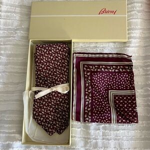 New BRIONI 100% SILK Maroon Standard NECK TIE & POCKET SQUARE Hand Made in Italy